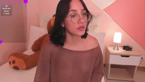 Snapshot of jade_evergreen_ chatting on 10-10-25, 05:45 Jade online show from 10-10-25, 05:45
