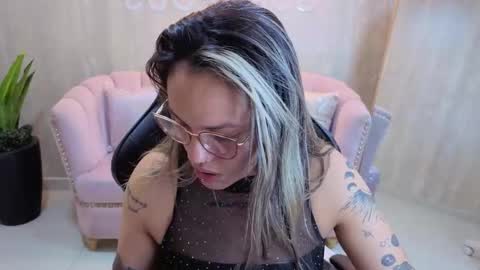 Snapshot of jade_jones_a chatting on 10-14-25, 04:13 Jade  online show from 10-14-25, 04:13