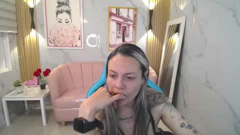 Snapshot of jade_jones_a chatting on 10-21-25, 03:07 Jade  online show from 10-21-25, 03:07