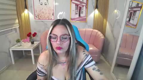 Snapshot of jade_jones_a chatting on 10-23-25, 04:12 Jade  online show from 10-23-25, 04:12
