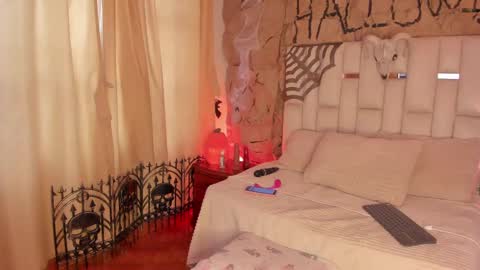 Snapshot of jade_nm chatting on 10-14-25, 01:01 ade online show from 10-14-25, 01:01