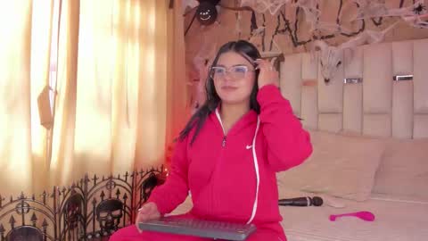 Snapshot of jade_nm chatting on 10-28-25, 03:04 ade online show from 10-28-25, 03:04