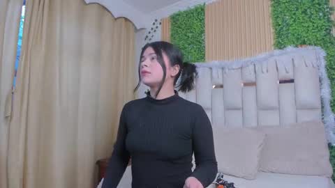 Snapshot of jade_nm chatting on 12-17-25, 01:17 ade online show from 12-17-25, 01:17