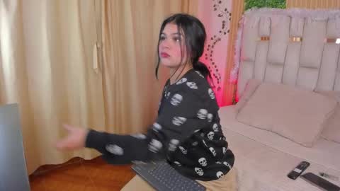 Snapshot of jade_nm chatting on 12-19-25, 01:07 ade online show from 12-19-25, 01:07