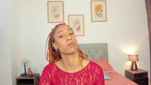Snapshot of jade_obi chatting on 11-06-25, 02:51 Jade smile online show from 11-06-25, 02:51