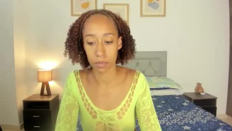 Snapshot of jade_obi chatting on 02-10-26, 02:10 Jade smile online show from 02-10-26, 02:10