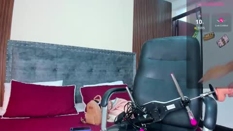 Snapshot of jade_scarllet chatting on 02-12-26, 08:15 karlla scarlet online show from 02-12-26, 08:15