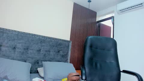 Snapshot of jade_scarllet chatting on 02-24-26, 01:42 karlla scarlet online show from 02-24-26, 01:42