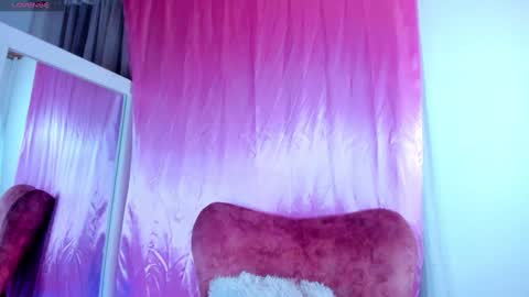 jade white  online show from 01-29-25, 12:56