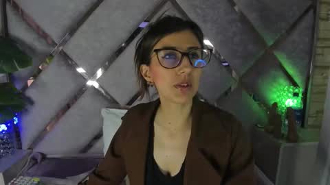 jade white  online show from 01-16-26, 02:10