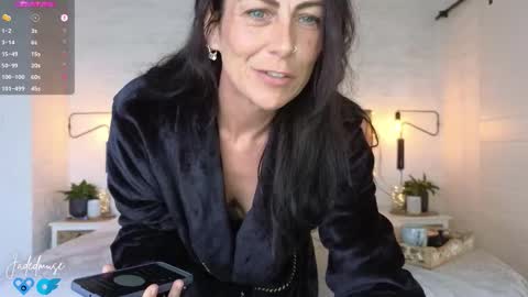 Snapshot of jadedmuse chatting on 09-11-25, 08:14 Jade online show from 09-11-25, 08:14