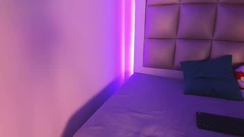 jadeestudios online show from 12-18-25, 04:18