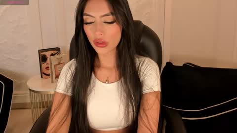 JADE EVANS online show from 01-17-26, 02:33