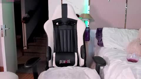 Jadeh online show from 02-25-25, 01:52