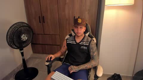 Snapshot of jake_pons chatting on 05-17-26, 04:54 Jake Pons online show from 05-17-26, 04:54