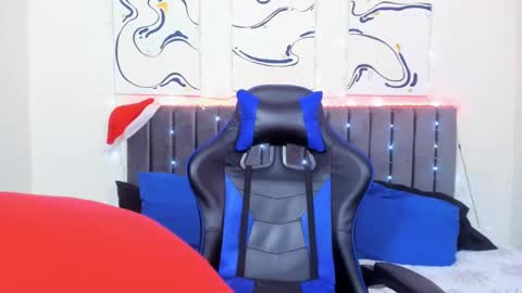 Snapshot of jake_shadow14 chatting on 12-27-24, 07:35 Hi guys im new 3 online show from 12-27-24, 07:35