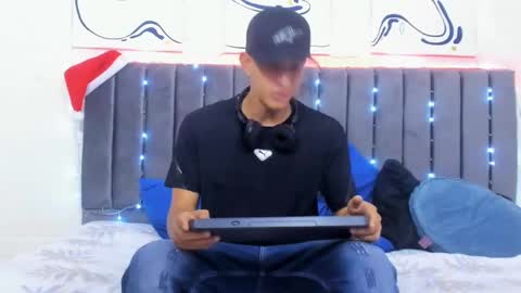 Snapshot of jake_shadow14 chatting on 12-30-24, 08:25 Hi guys im new 3 online show from 12-30-24, 08:25