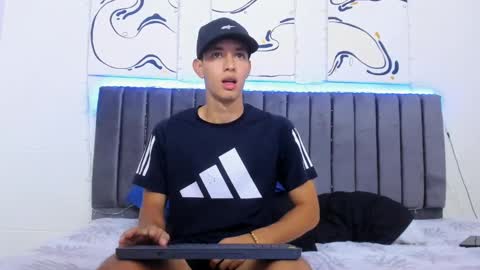 Snapshot of jake_shadow14 chatting on 02-08-25, 03:53 Hi guys im new 3 online show from 02-08-25, 03:53