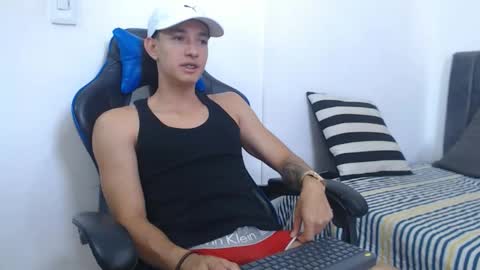 Hi guys im new 3 online show from 02-07-26, 02:43