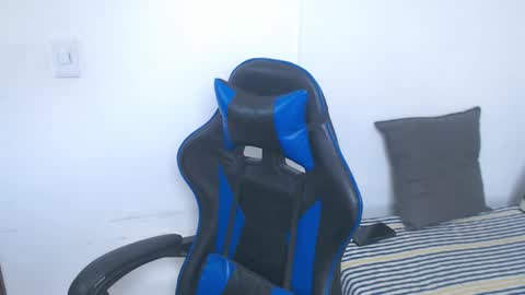 Hi guys im new 3 online show from 02-19-26, 04:25