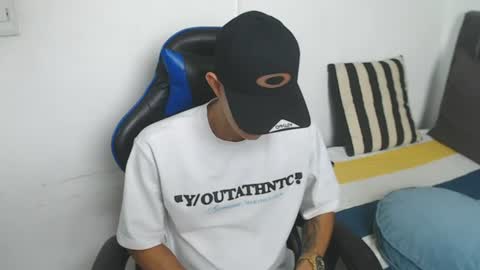 Hi guys im new 3 online show from 06-13-26, 05:11