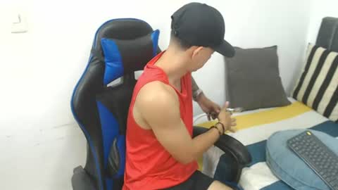 Hi guys im new 3 online show from 06-18-26, 10:47