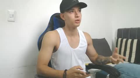 Hi guys im new 3 online show from 06-19-26, 03:16