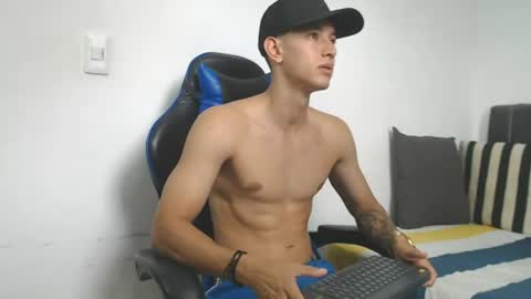 Hi guys im new 3 online show from 06-30-26, 05:47