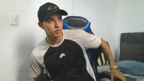 Hi guys im new 3 online show from 07-10-26, 05:48