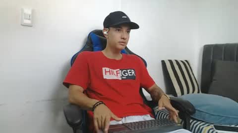 Hi guys im new 3 online show from 07-16-26, 06:14