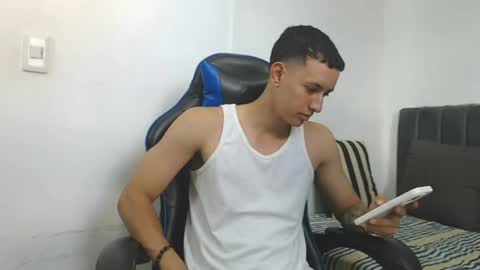 Hi guys im new 3 online show from 07-28-26, 08:23