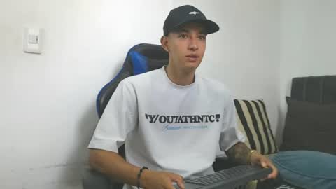 Hi guys im new 3 online show from 08-01-26, 05:34