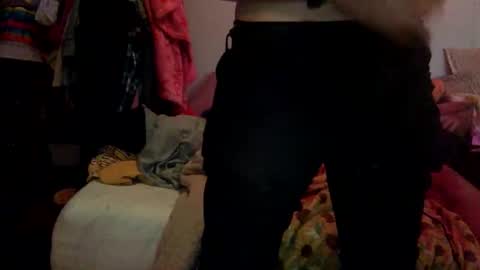 Snapshot of jakeandhissnakee chatting on 05-14-26, 06:37 jakeandhissnakee online show from 05-14-26, 06:37
