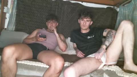 Snapshot of jakeandleoxxx chatting on 03-20-26, 01:32 JakeandLeo online show from 03-20-26, 01:32