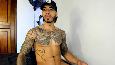 Snapshot of jakee_brown chatting on 01-28-25, 05:00 Santiago online show from 01-28-25, 05:00