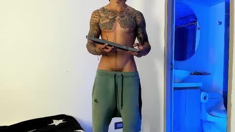 Snapshot of jakee_brown chatting on 02-10-25, 10:53 Santiago online show from 02-10-25, 10:53