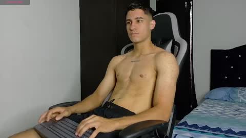 Snapshot of jakemonroe1 chatting on 04-21-26, 04:01 JakeMonroe online show from 04-21-26, 04:01