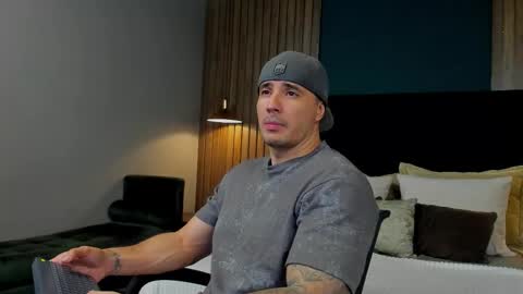 jakestone_1 online show from 11-10-25, 01:04