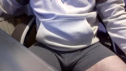 jakieg010 online show from 04-30-26, 01:56