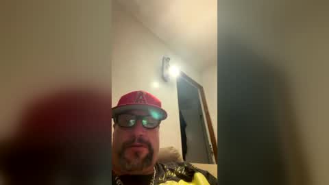 Snapshot of james30cup chatting on 06-09-26, 05:19 what you in too online show from 06-09-26, 05:19