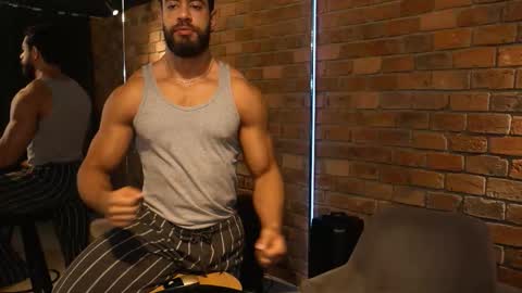 Snapshot of james_axel chatting on 10-11-25, 01:53 James Axel online show from 10-11-25, 01:53