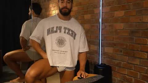 Snapshot of james_axel chatting on 10-13-25, 01:33 James Axel online show from 10-13-25, 01:33