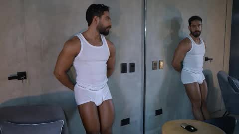 Snapshot of james_axel chatting on 11-09-25, 02:48 James Axel online show from 11-09-25, 02:48