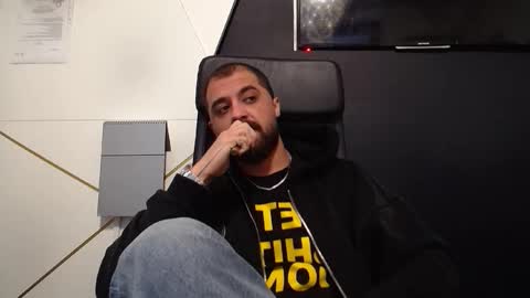 Snapshot of jamesmyersx chatting on 10-04-25, 05:38 JamesMyers online show from 10-04-25, 05:38