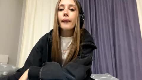 Snapshot of jamestica chatting on 09-08-25, 07:13 Milena online show from 09-08-25, 07:13