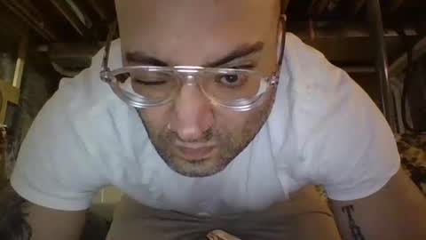 Snapshot of jamie19905 chatting on 04-05-26, 03:31 jamie19905 online show from 04-05-26, 03:31