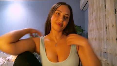 Snapshot of jane_bloempje chatting on 12-23-25, 01:03 Jane and sheron online show from 12-23-25, 01:03