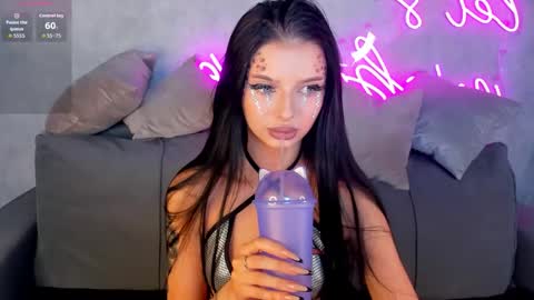 Snapshot of jane_johnston chatting on 10-31-25, 12:22 Eva online show from 10-31-25, 12:22