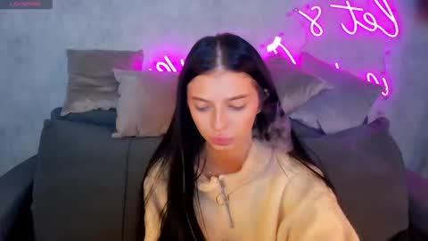 Snapshot of jane_johnston chatting on 11-03-25, 01:08 Eva online show from 11-03-25, 01:08