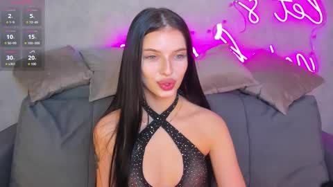 Snapshot of jane_johnston chatting on 11-11-25, 01:05 Eva online show from 11-11-25, 01:05